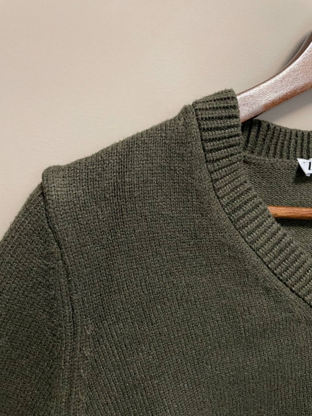 Zara Olive Green Cropped V-Neck Sweater Women’s Medium - Picture 4 of 11